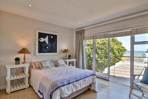 5 slaapkamers, een kluis op de kamer, een bureau