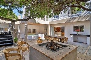 Outdoor dining - Vinho Verde | Splendid sea view | Jacuzzi (Franskraal)
