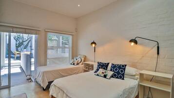5 bedrooms, in-room safe, desk, iron/ironing board