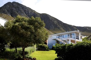Exterior - Home with an Ocean View | Voelklip (Hermanus)