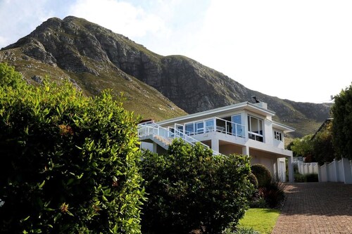 Home with an Ocean View | Voelklip