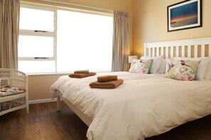 4 bedrooms, iron/ironing board, WiFi (free), bed sheets