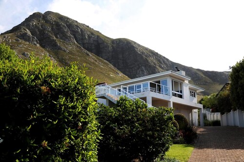 Home with an Ocean View | Voelklip
