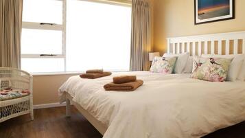 4 bedrooms, iron/ironing board, free WiFi, bed sheets