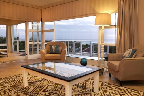 Home with an Ocean View | Voelklip