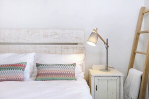 3 bedrooms, iron/ironing board, WiFi (free), bed sheets