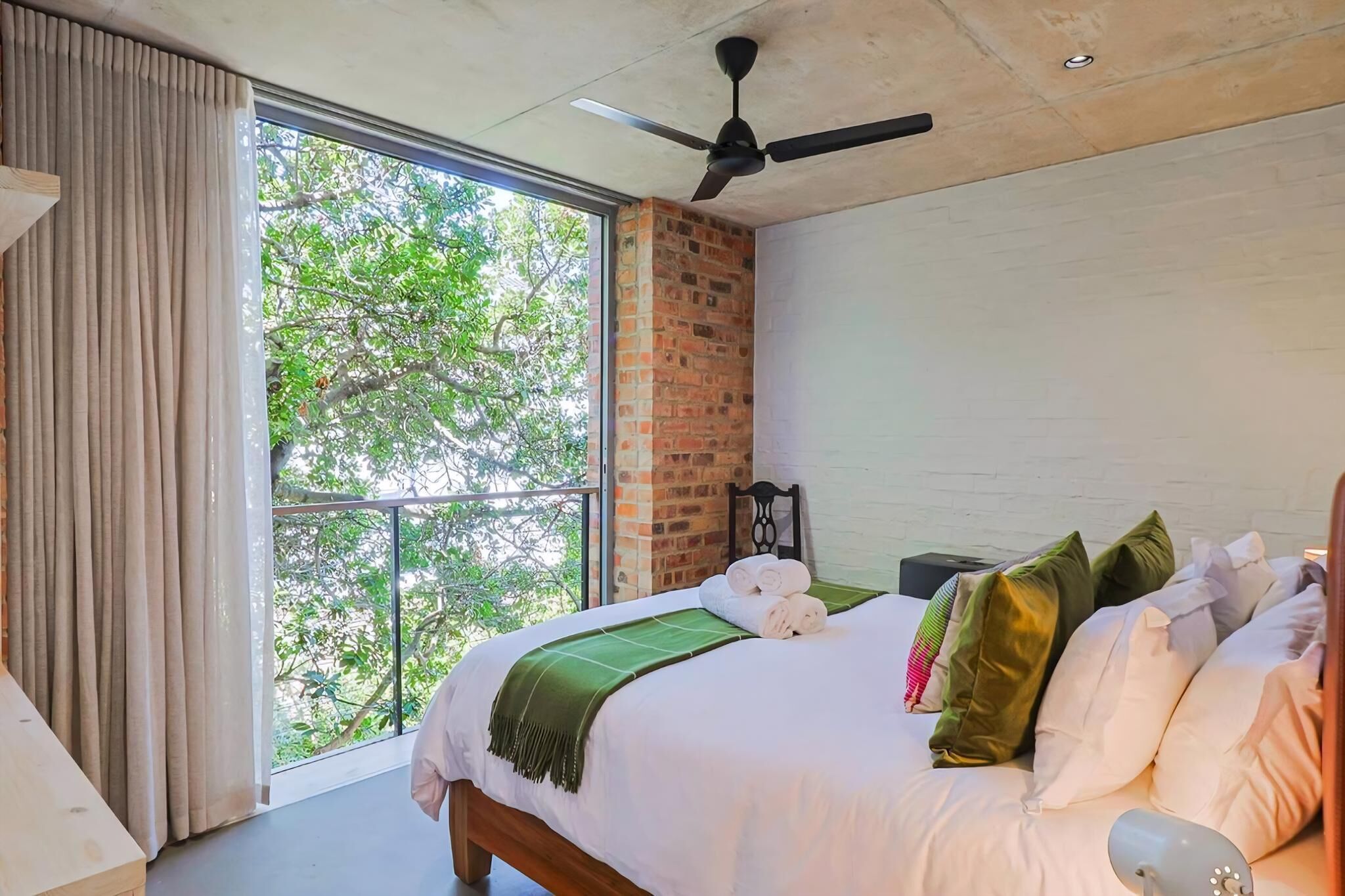 5 bedrooms, desk, iron/ironing board, free WiFi