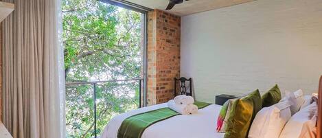 5 bedrooms, desk, iron/ironing board, free WiFi
