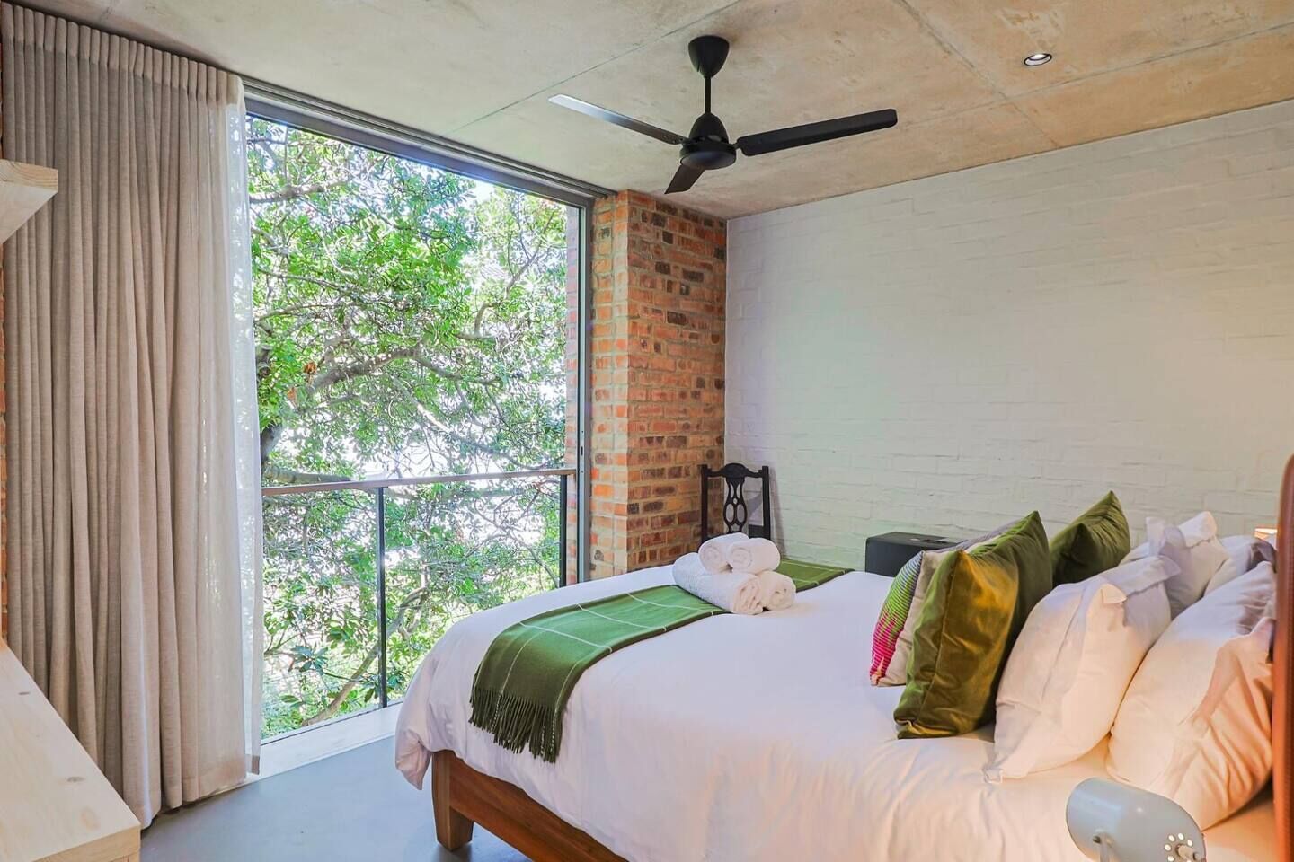 5 bedrooms, desk, iron/ironing board, free WiFi