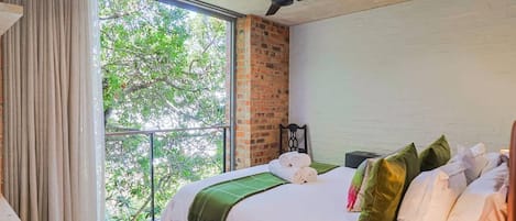 5 bedrooms, desk, iron/ironing board, free WiFi