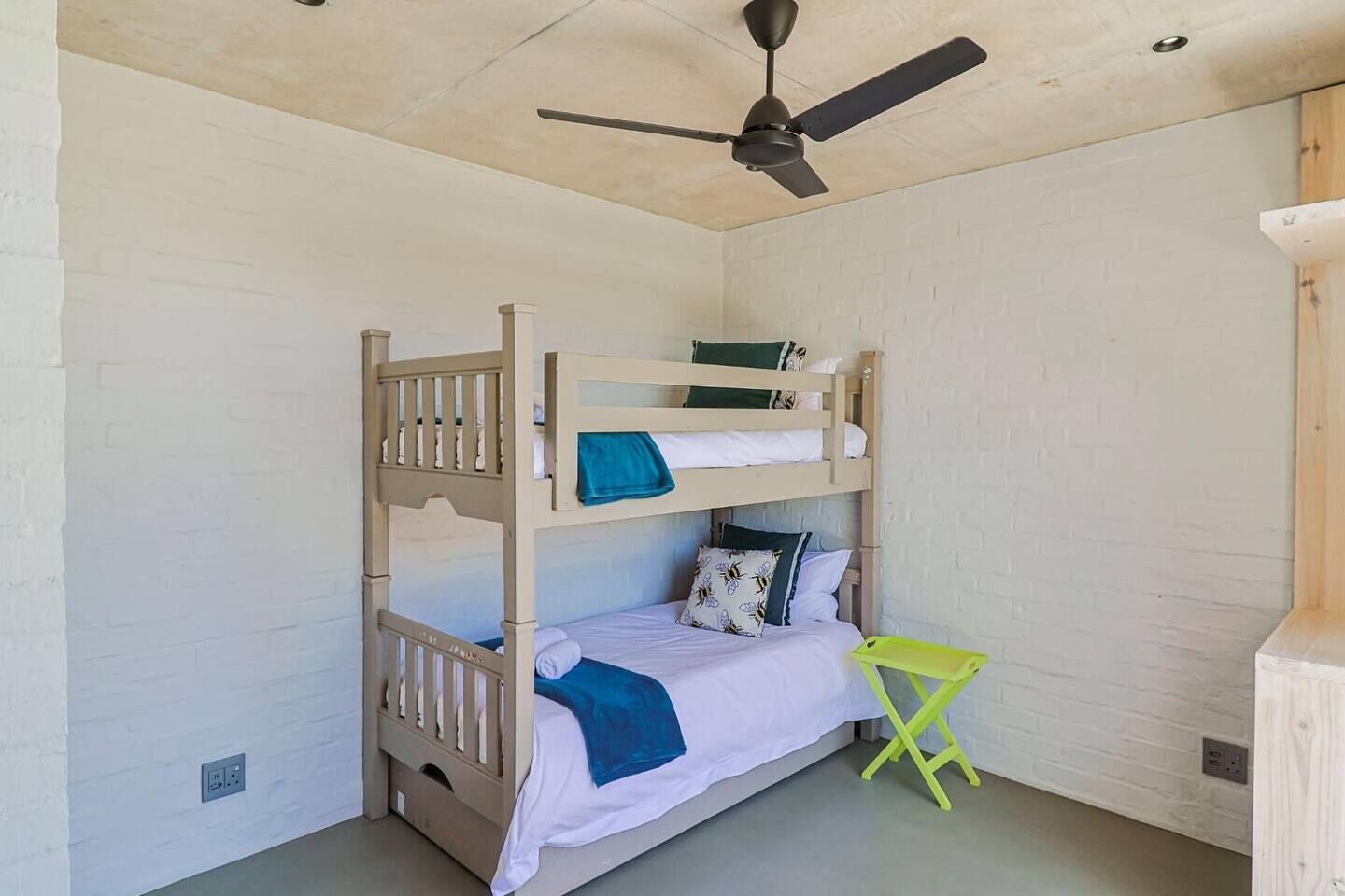 5 Schlafzimmer, Schreibtisch, Bügeleisen/Bügelbrett, kostenloses WLAN