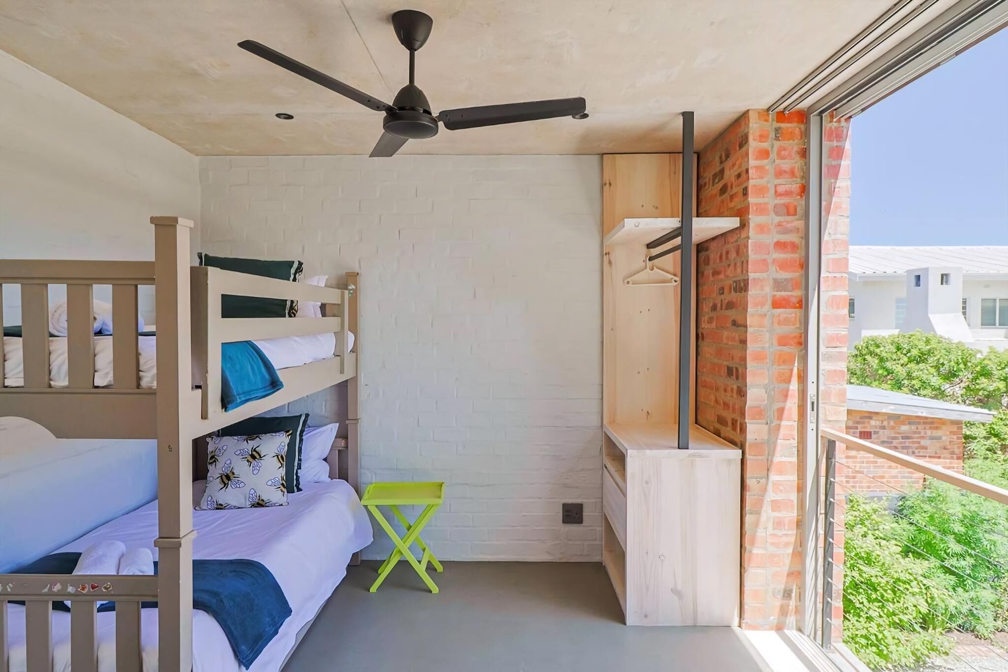 5 chambres, bureau, fer et planche à repasser, accès au Wi-Fi (inclus)