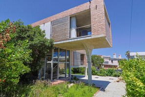 Exterior - House Fynbos | Designer Home | Sea & Mountain View (Onrus)