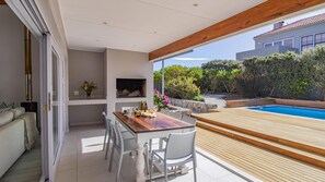 Outdoor dining - Sunset Villa | A happy place |Pool (Vermont)