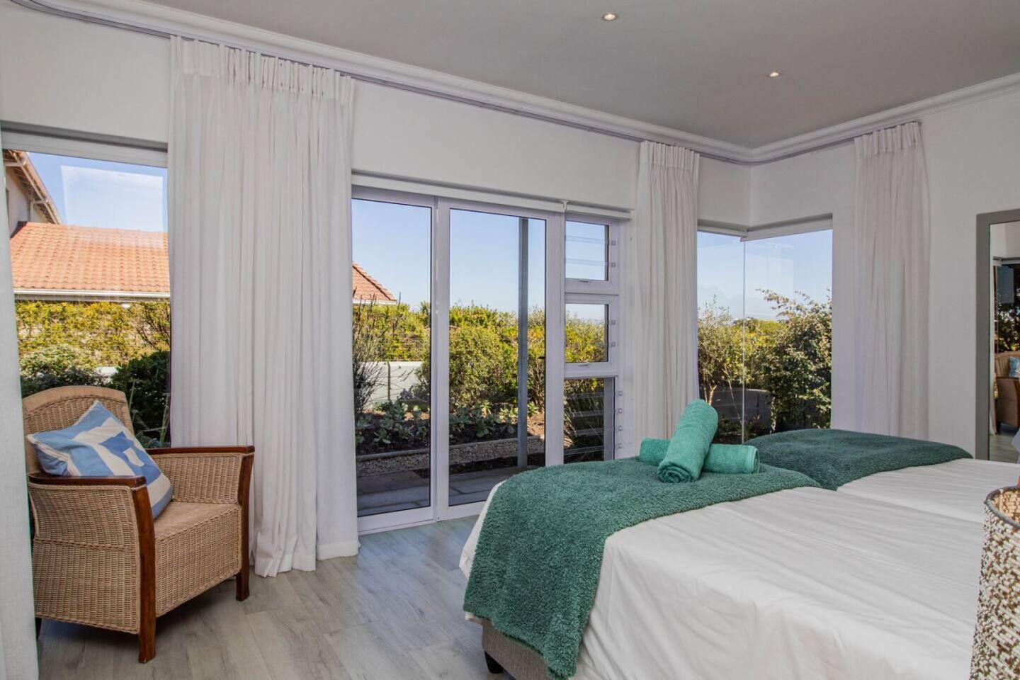 4 bedrooms, iron/ironing board, free WiFi, bed sheets
