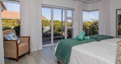 Sunset Villa | A happy place |Pool