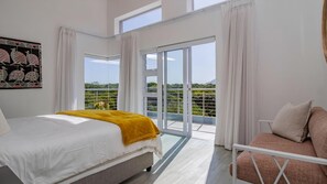 4 bedrooms, iron/ironing board, free WiFi, bed sheets - Sunset Villa | A happy place |Pool (Vermont)