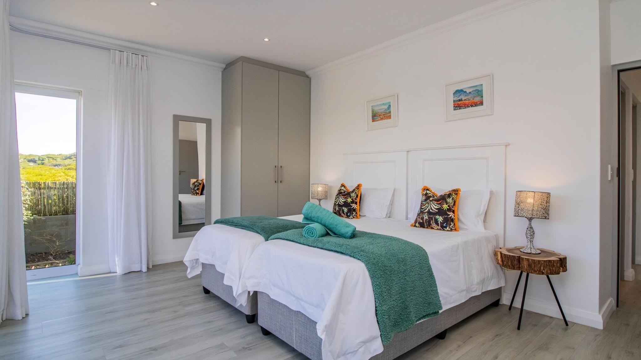 4 chambres, fer et planche à repasser, Wi-Fi gratuit, draps fournis