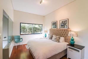 4 bedrooms, desk, iron/ironing board, free WiFi