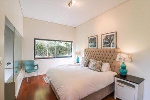 4 Schlafzimmer, Schreibtisch, Bügeleisen/Bügelbrett, kostenloses WLAN