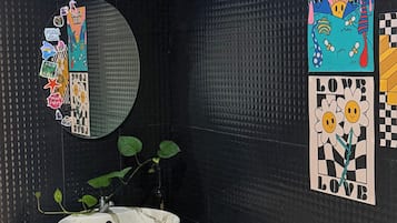 Basic Room | Bathroom