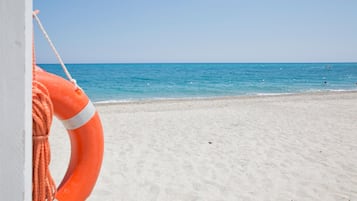 Una playa cerca