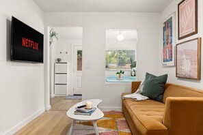 Smart TV - Designer Bungalow in the Heart of Austin! (Austin)