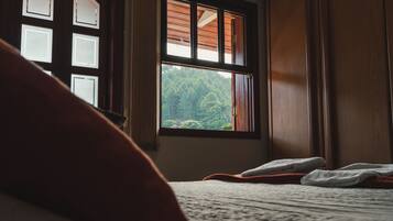 Economy Suite, 1 Double Bed | Hypo-allergenic bedding, free WiFi