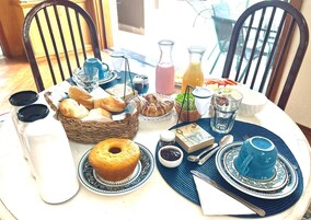 Desayuno continental incluido todos los días 