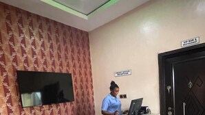 Unclassified image, 2 of 6, button - 6 Uwadiae St (Benin City)