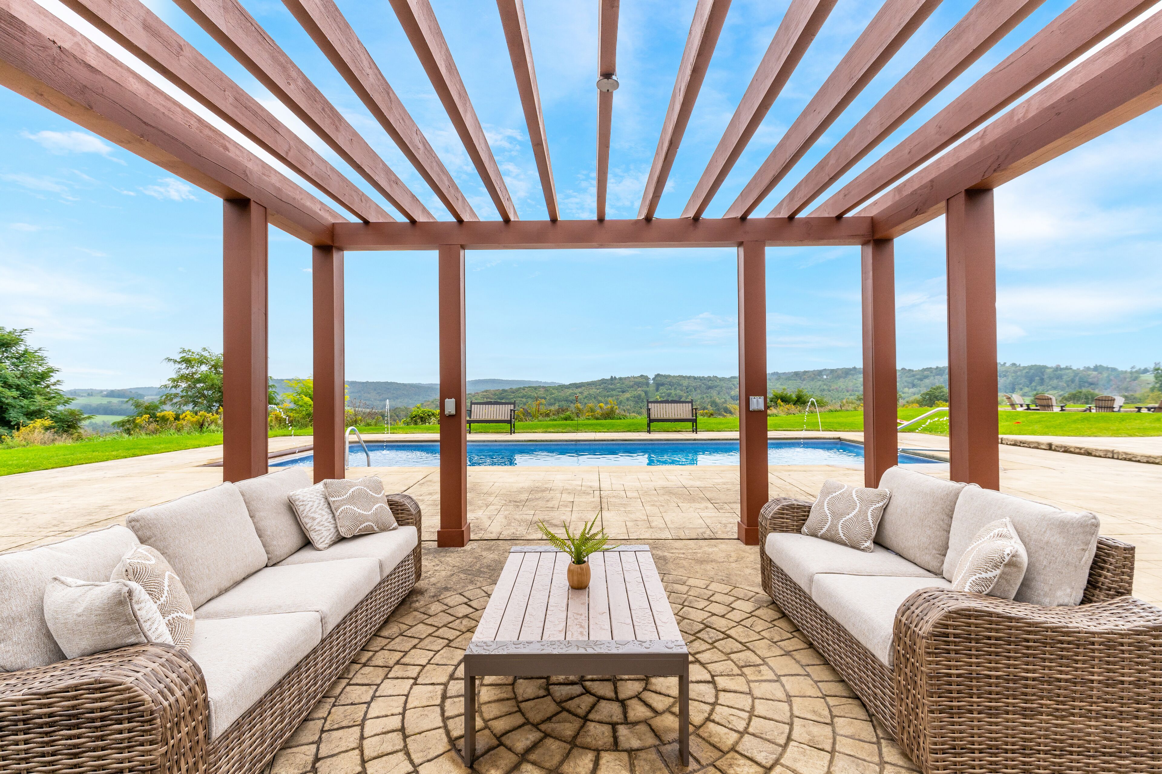 室外游泳池，恒温泳池