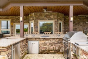 Fridge, microwave, oven, stovetop - Unforgettable Private Views! Luxury Estate Sleeps 22 - Heated Pool and Spa! (Owego)