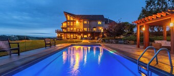Unforgettable Private Views! Luxury Estate Sleeps 22 - Heated Pool and Spa!