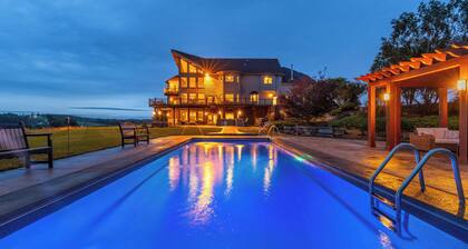 Unforgettable Private Views! Luxury Estate Sleeps 22 - Heated Pool and Spa!