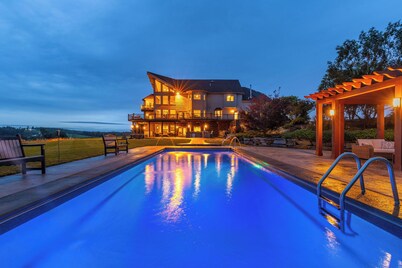 Unforgettable Private Views! Luxury Estate Sleeps 22 - Heated Pool and Spa!
