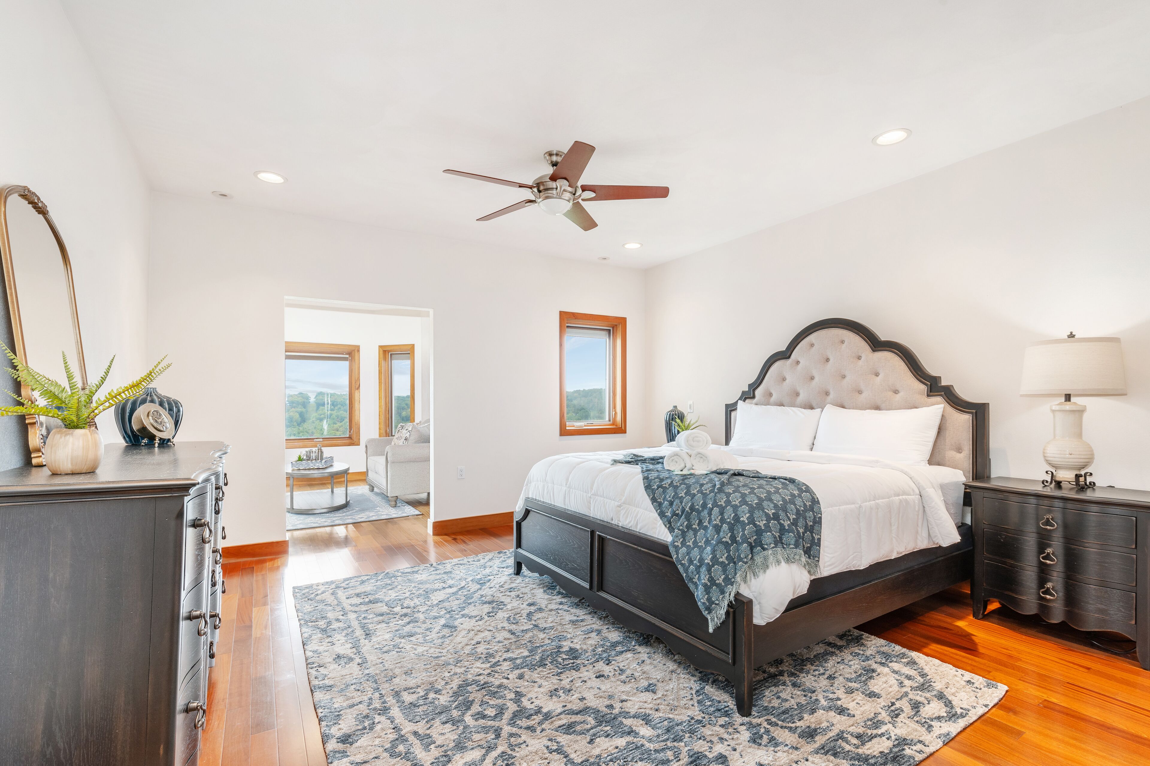 8 多间卧室、办公桌、熨斗/熨衣板、旅行婴儿床