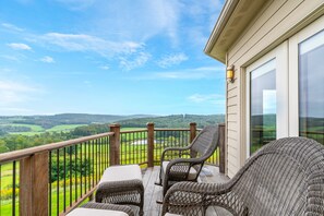 Property grounds - Unforgettable Private Views! Luxury Estate Sleeps 22 - Heated Pool and Spa! (Owego)