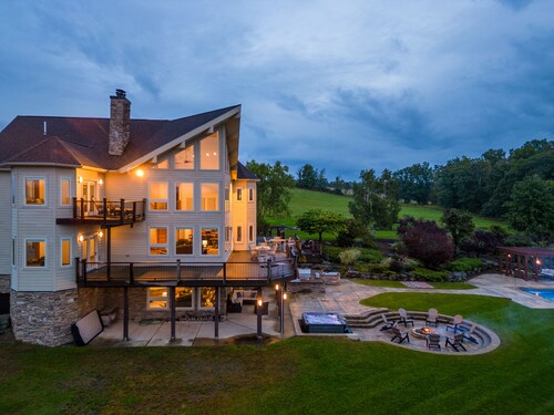 Luxury Estate, Breathtaking View, Storybook Town, Pool, Hottub, FirePit, Game Rm