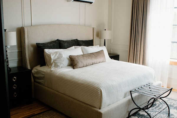 Romantische kamer | Luxe beddengoed, pillowtop-bedden, individueel gedecoreerd