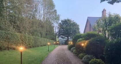 Delightful Cottage with 2 Bedrooms near Knutsford