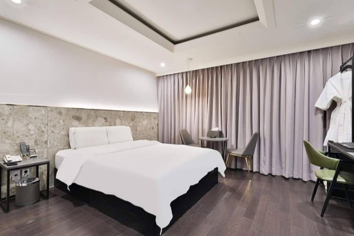 Kamar Double Deluks | Meja kerja, Wi-Fi gratis, dan didekorasi berbeda-beda