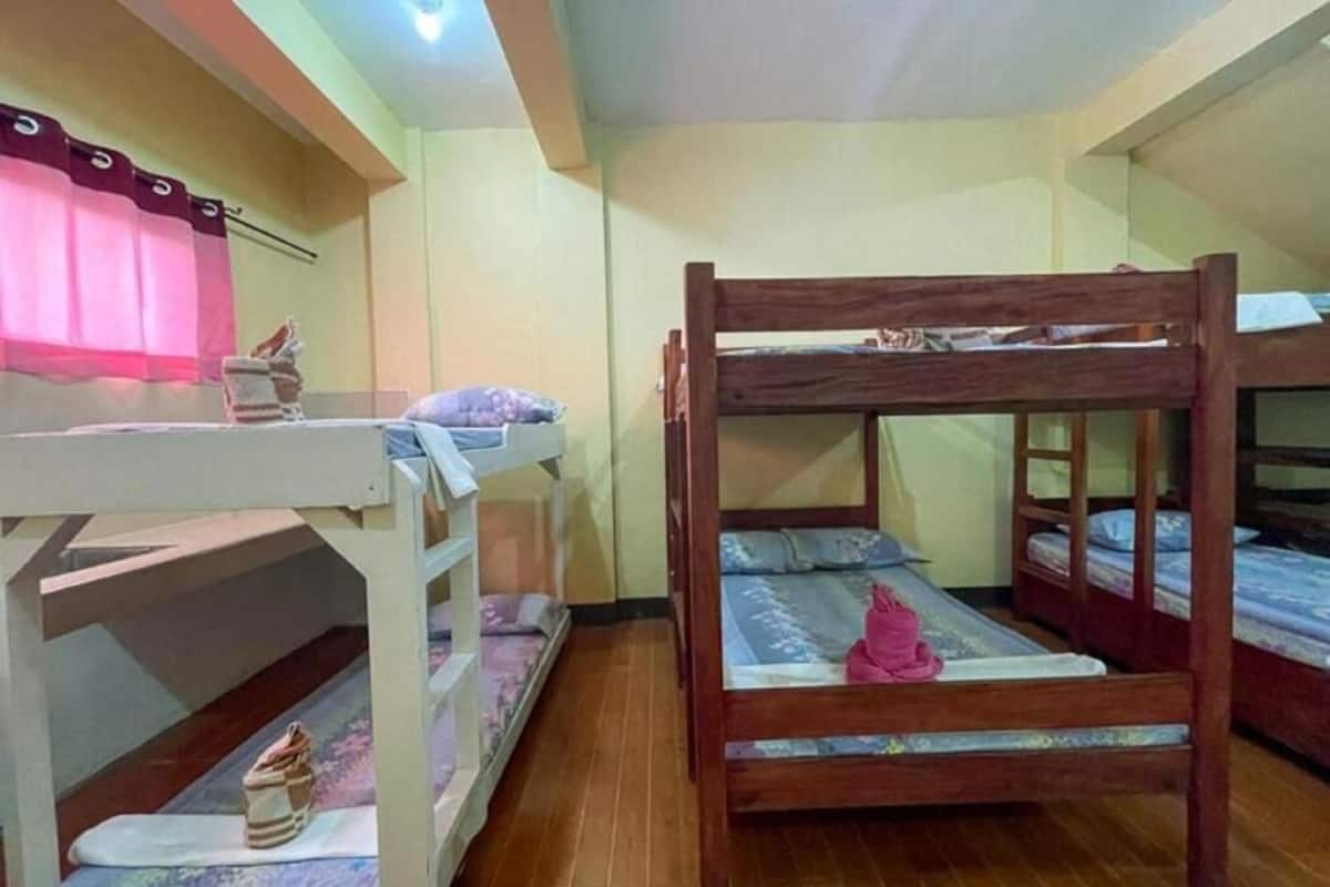 1 bedroom, desk, bed sheets