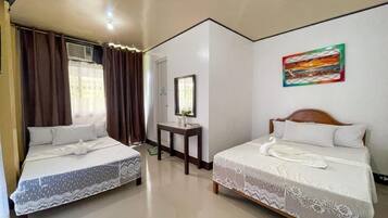 Een bureau, beddengoed