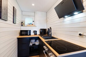 Fridge, oven, stovetop, coffee/tea maker - Apartment 'Schwarzwaldtraum' with Mountain View, Community Pool and Wi-Fi (Sasbachwalden)