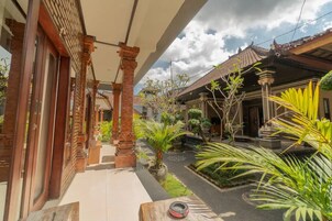 Standard Room | Desk, bed sheets