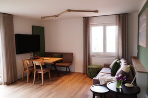 TV - Apartment Säntis, 45 sqm with balcony and Wi-Fi (Lindau am Bodensee)