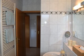 تجهيزات دش، مجففات شعر، مناشف