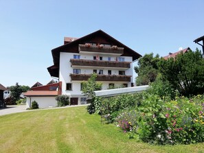 Exterior - Apartment 'Ferienwohnung Pfänder, 43qm' with Balcony and Wi-Fi (Lindau am Bodensee)