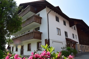 Exterior - Pfänder Apartment, 43 sqm with Balcony and Wi-Fi (Lindau am Bodensee)
