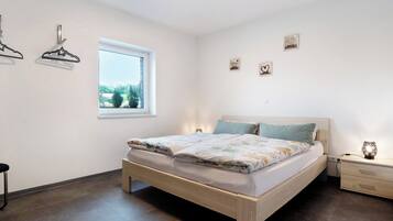 2 bedrooms, free WiFi, bed sheets, wheelchair access